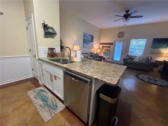 UNIT-211 - 2212 State Highway 361, Townhouse with 4 bedrooms, 4 bathrooms and null parking in Port Aransas TX | Image 9