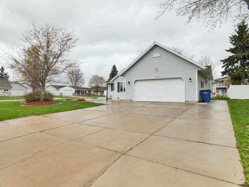 702 Carol Lane, PULASKI, WI, 54162 | Card Image