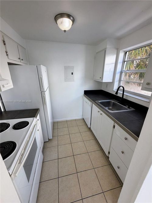 204-2001 Bay Dr, Miami Beach, FL, 33141 | Card Image