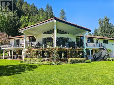 1392 Relkoff Rd, House other with 5 bedrooms, 3 bathrooms and 2 parking in Castlegar BC | Image 1