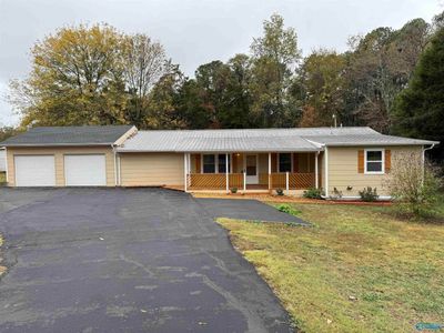 317 Hembree Drive, House other with 3 bedrooms, 1 bathrooms and null parking in Guntersville AL | Image 1