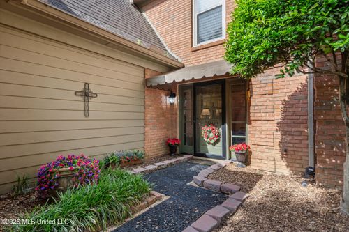 6675 Masters Dr, Olive Branch, MS, 38654-8228 | Card Image
