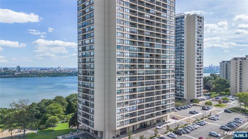 6 Horizon Rd, Fort Lee, NJ, 07024-6652 | Card Image