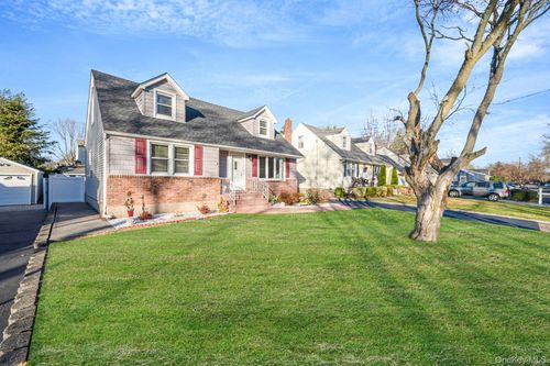 44 Clark St, Huntington, NY, 11743-6137 | Card Image