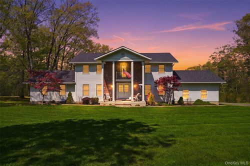 32 Sunset Cir, Germantown, NY, 12526-5100 | Card Image