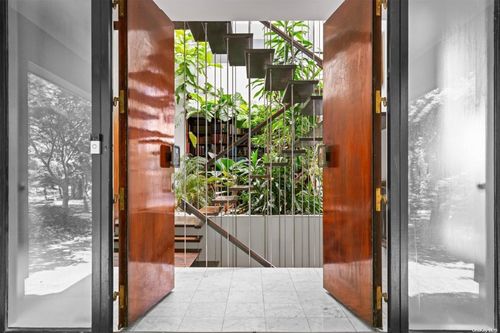 18 Hicks Ln, Sands Point, NY, 11050-1308 | Card Image