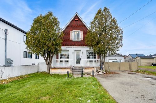 9 Rue Émard, Salaberry de Valleyfield, QC, J6S4L3 | Card Image