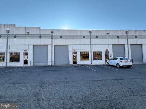 8994 Mike Garcia Dr, Manassas, VA, 20109-5455 | Card Image