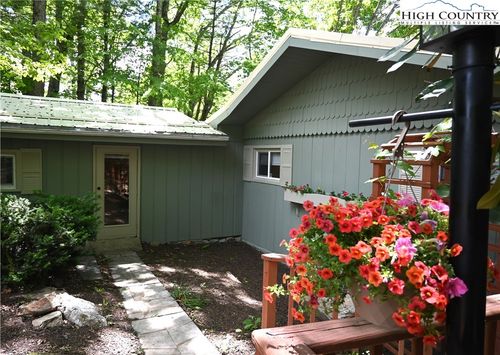 220 Skyline Rd, West Jefferson, NC, 28694-8235 | Card Image