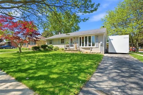 2 Morning Dew Dr, Brantford, ON, N3R3P2 | Card Image