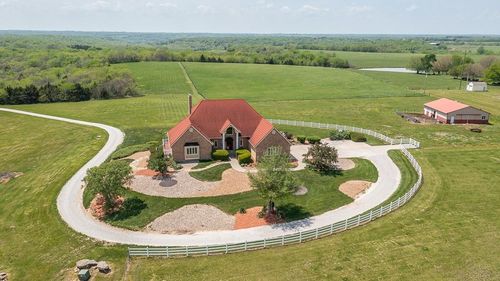 17029 Chieftain Rd, Tonganoxie, KS, 66086-3345 | Card Image