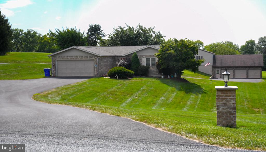 Hilltop Rd, Leesport, PA 19533