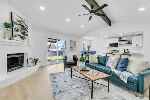 6221 Maple Springs Dr, Arlington, TX, 76001-5022 | Card Image