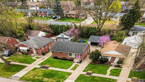 9075 W Parkway St, Redford, MI, 48239-1160 | Card Image