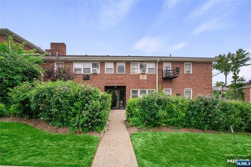 1624 Valley St, Fort Lee, NJ, 07024-2529 | Card Image