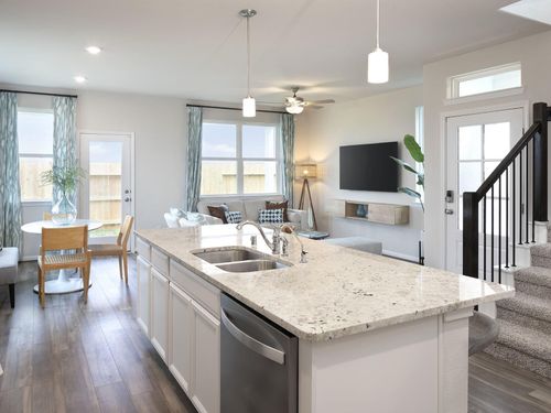2221 Bay Breeze Dr, Kemah, TX, 77565-4105 | Card Image