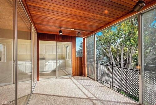 a311-289 S Barrington Ave, Los Angeles, CA, 90049 | Card Image