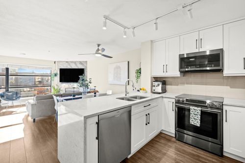 410-124 W 3rd St, North Vancouver, BC, V7M1E8 | Card Image