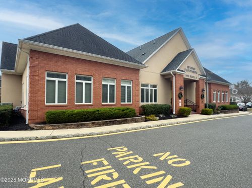 516 State Route 33, MILLSTONE TOWNSHIP, NJ, 08535-8196 | Card Image