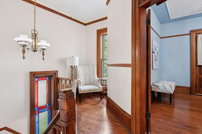 Upper level landing | Image 27