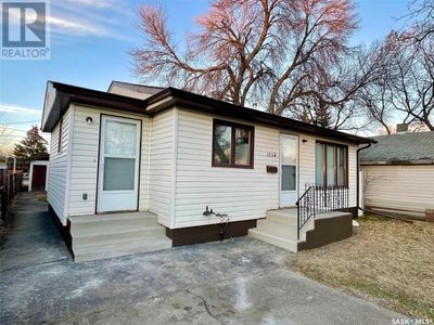 1054 Vaughan St, House other with 2 bedrooms, 1 bathrooms and null parking in Moose Jaw SK | Image 1