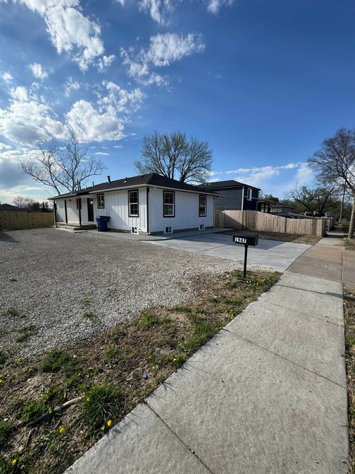 1947 N Chautauqua Ave, Wichita, KS, 67214-2313 | Card Image