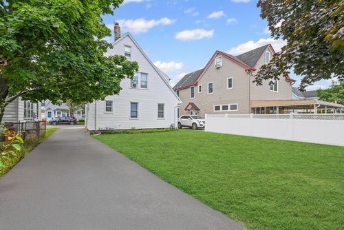 30 Temple St, Williston Park, NY, 11596-1833 | Card Image