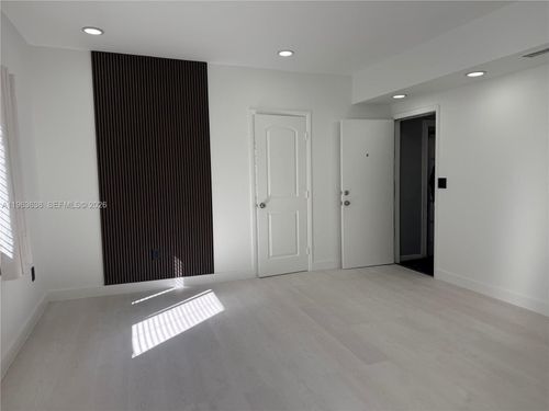 apt-5-109 Nw 6th Ave, Miami, FL, 33128-1557 | Card Image