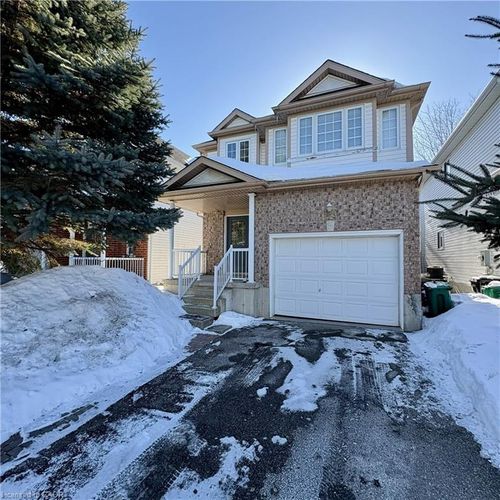 629 Violet St, Waterloo, ON, N2V2V9 | Card Image