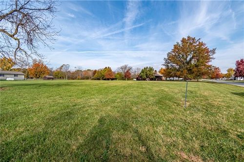 122 S Shores, Sullivan, IL, 61951-6406 | Card Image