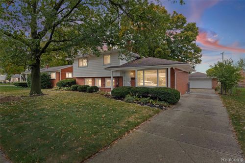 38831 Orangelawn St, Livonia, MI, 48150-2477 | Card Image