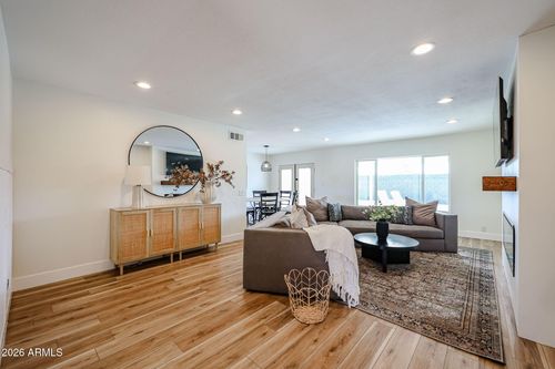 5209 E Beck Ln, Scottsdale, AZ, 85254-1739 | Card Image