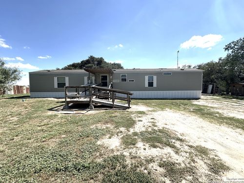 934 County Road 7711, Devine, TX, 78016-5170 | Card Image