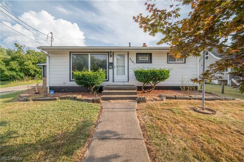 2101 Cherry Hill Ave, Youngstown, OH, 44509-1622 | Card Image