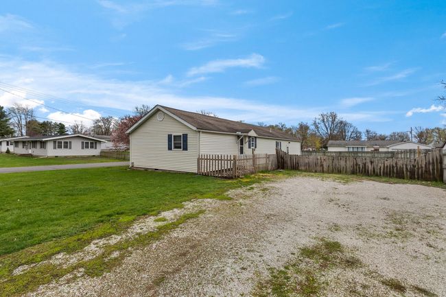 201 S 1 St St, House other with 3 bedrooms, 1 bathrooms and 6 parking in Tolono IL | Image 8