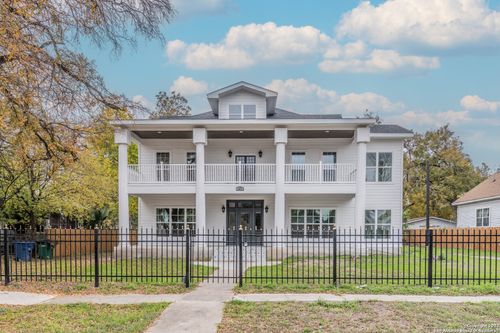 101-121 E Highland Blvd, San Antonio, TX, 78210-3859 | Card Image