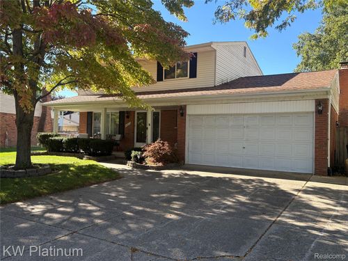 42213 Niagara Dr, Sterling Heights, MI, 48313-2926 | Card Image