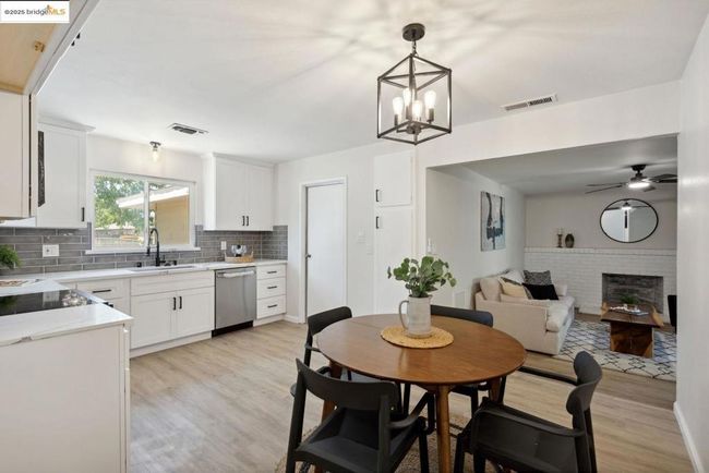 6419 Dallas Way, House other with 3 bedrooms, 2 bathrooms and 1 parking in Sacramento CA | Image 9