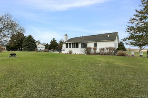 47 Pier Ave, Riverhead, NY, 11901-5408 | Card Image