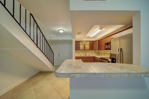 apt-i227-9371 Fontainebleau Blvd, Miami, FL, 33172-5675 | Card Image