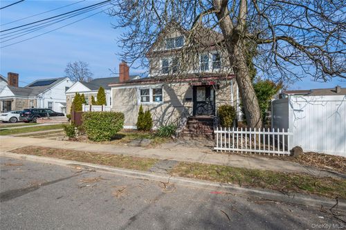 5 Church St, Baldwin, NY, 11510-4229 | Card Image