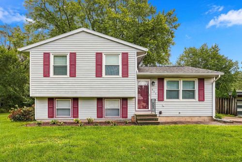 854 Cloverdale Ave, Waterloo, IA, 50703-1104 | Card Image