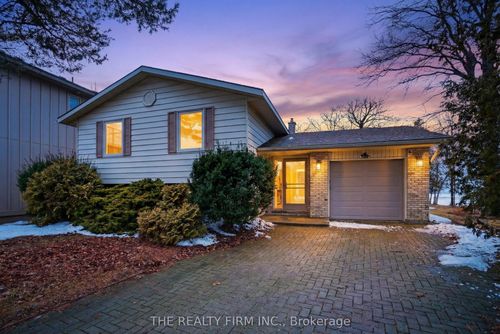 4084 Bluepoint Dr, Town Of Plympton Wyoming, ON, N0N1J6 | Card Image