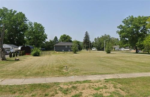 465 Gordon Street N, Bothwell, ON, N0P1C0 | Card Image