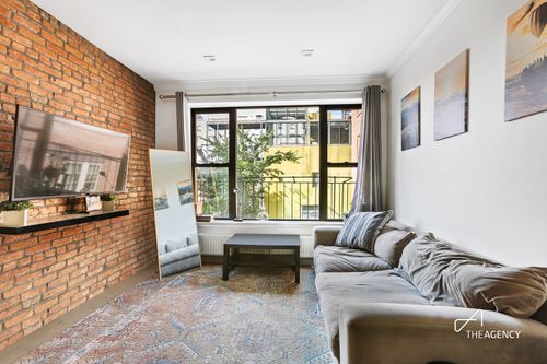 4r-306 E 15th St, New York, NY, 10003-4029 | Card Image