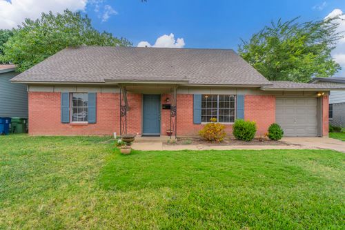 1131 Pebblebrook Dr, Lewisville, TX, 75067-5321 | Card Image
