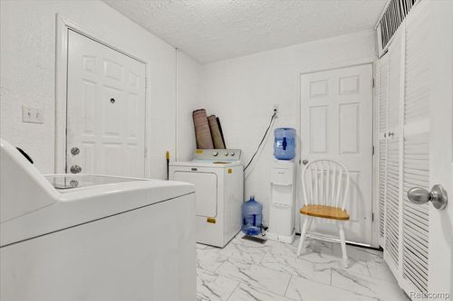 1564 Moulin Ave, Madison Heights, MI, 48071-2611 | Card Image