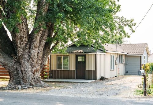 933 Mill Rd, Emmett, ID, 83617-4231 | Card Image