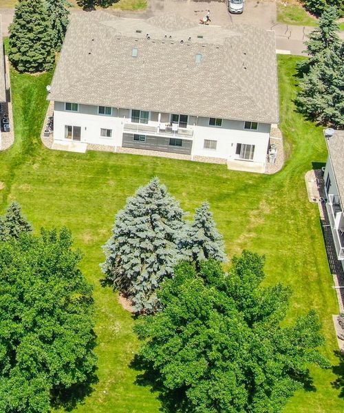 1011 Pond View Ct, Vadnais Heights, MN, 55127-3613 | Card Image