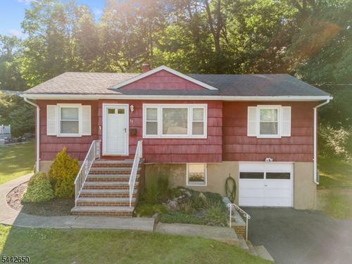 33 Walter Dr, Bloomingdale, NJ, 07403-1347 | Card Image